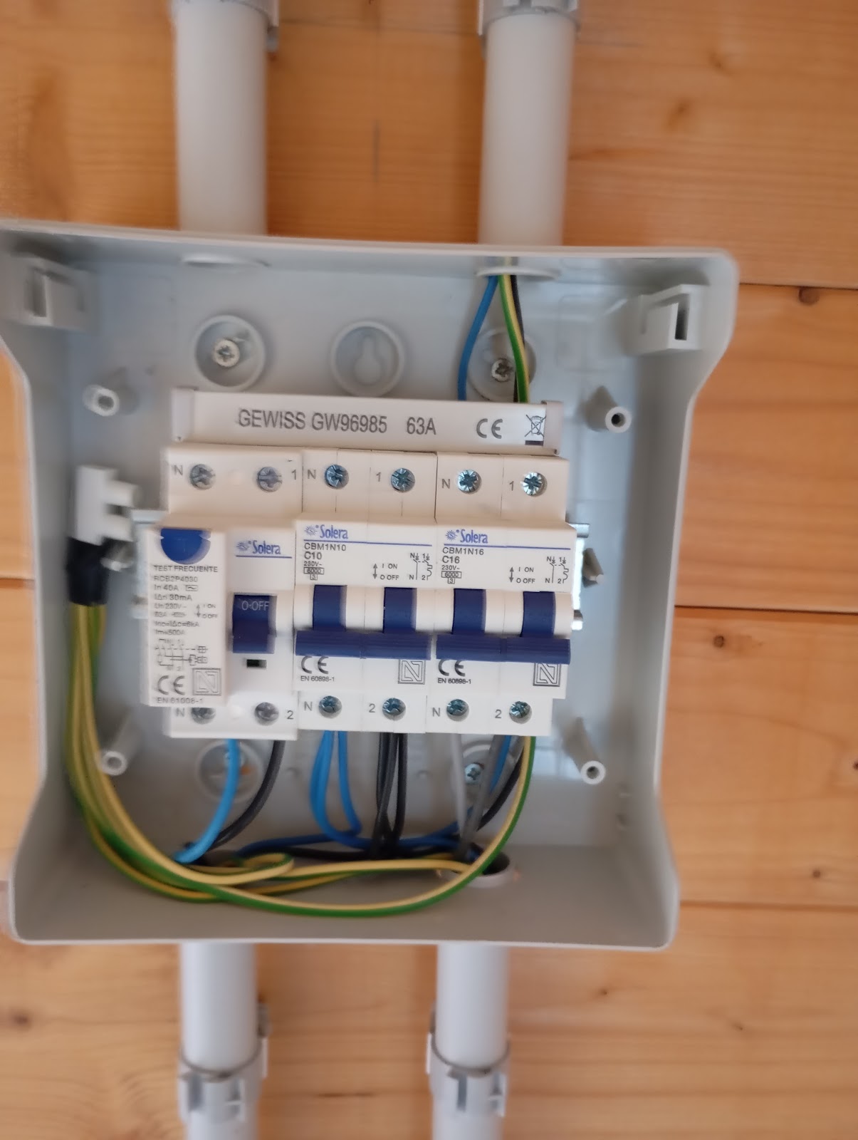 Caja de conexiones eléctricas
