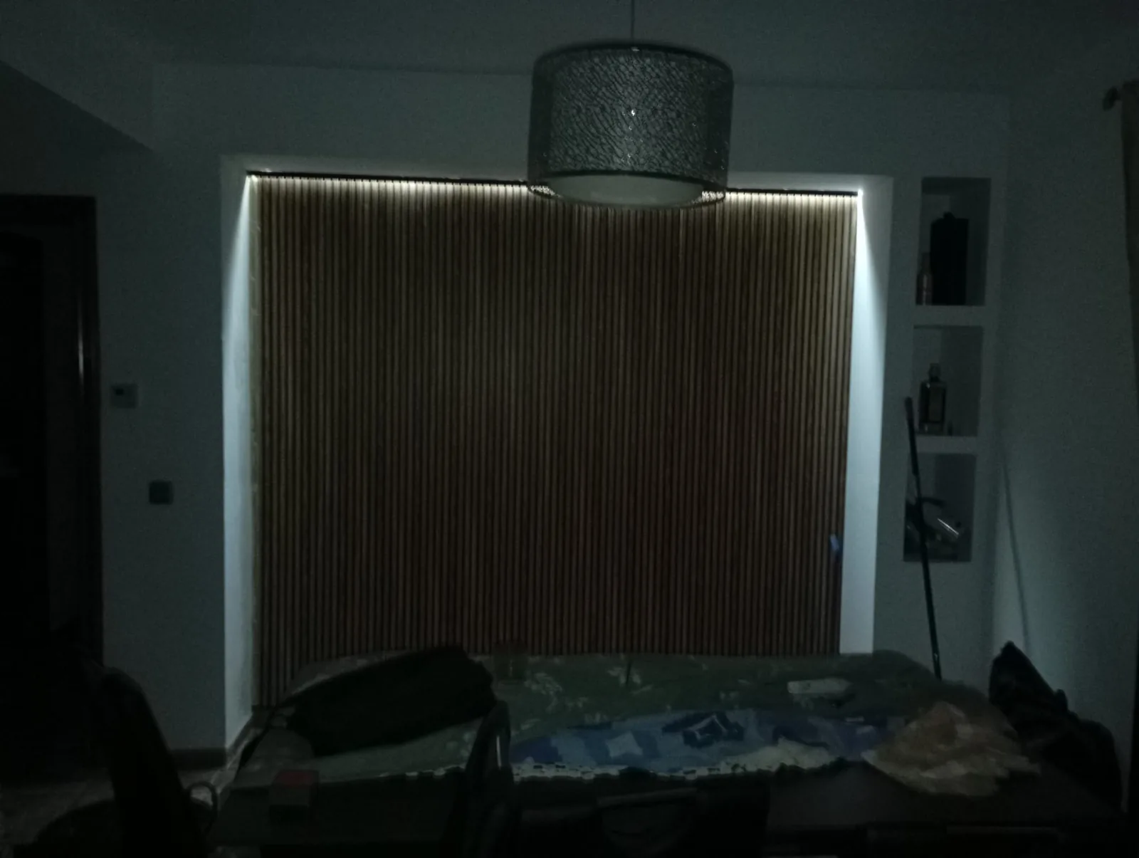 Acabado de pared con iluminación integrada