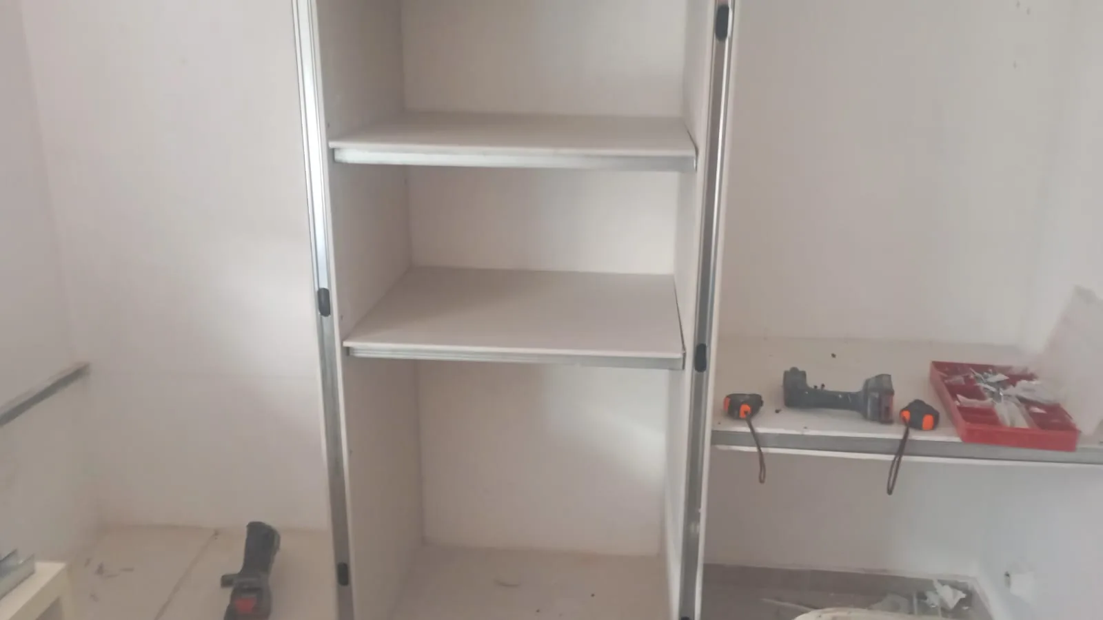Mueble vertical en proceso