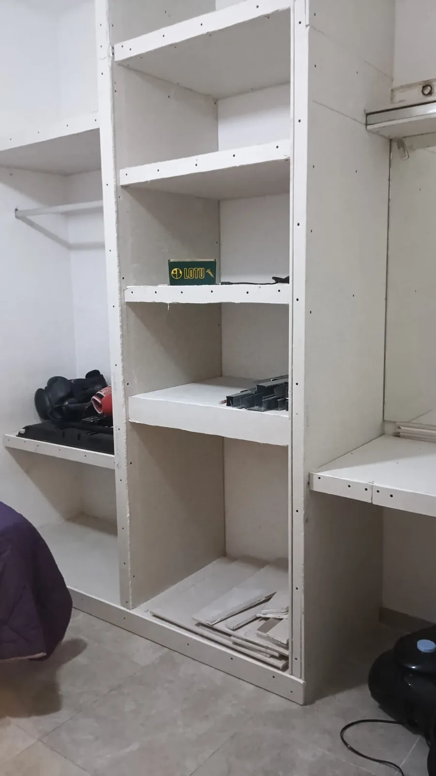 Mueble a medida durante el montaje