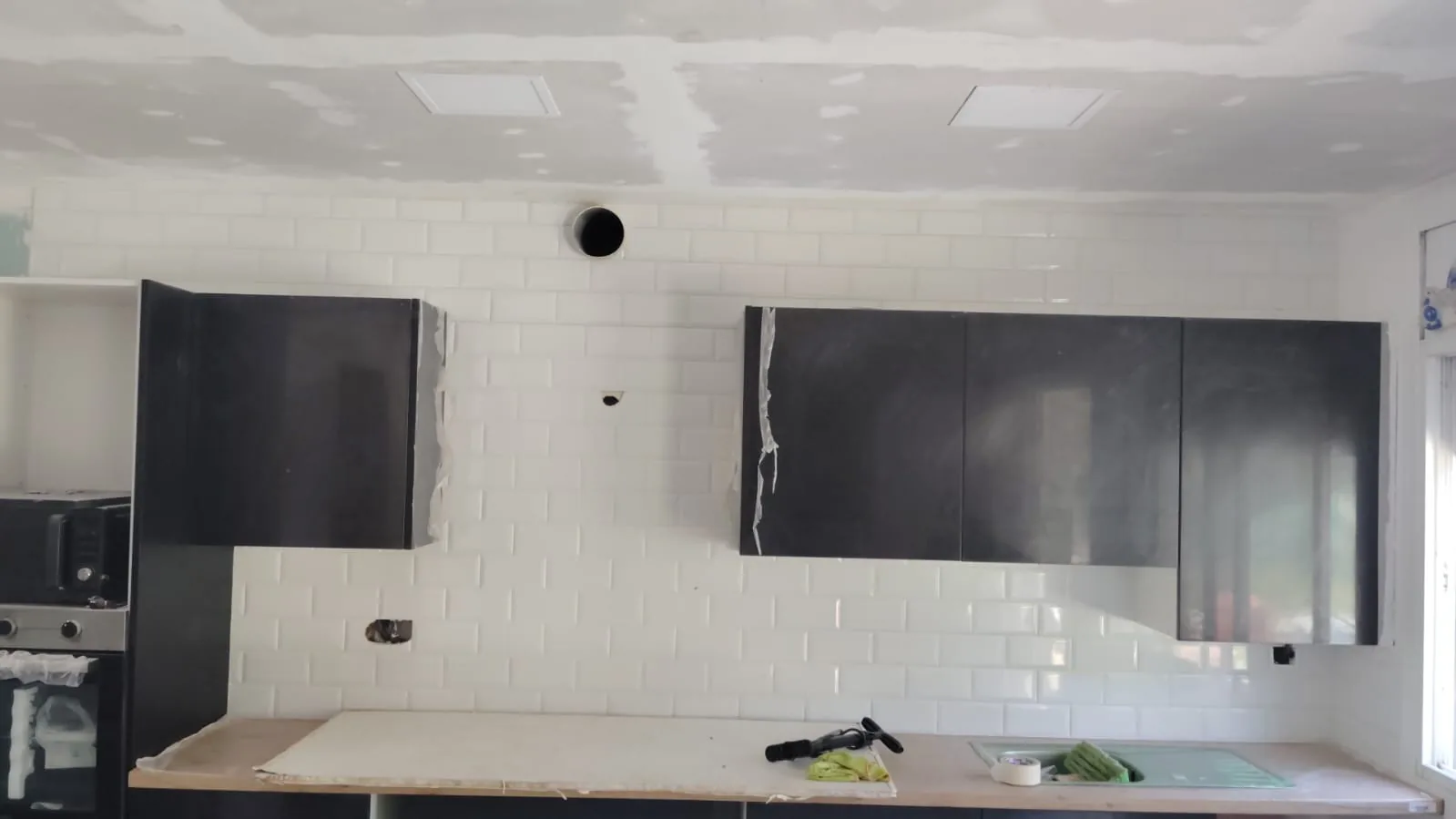 Cocina reformada con mobiliario