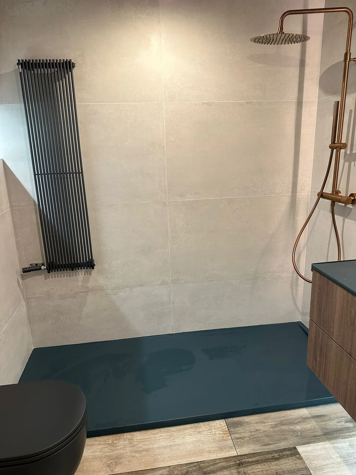 Revestimiento y ducha de baño